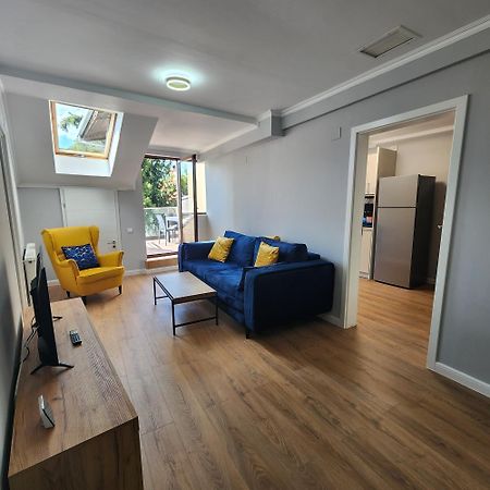 City Center Apartment -M Cluj Napoca Bagian luar foto