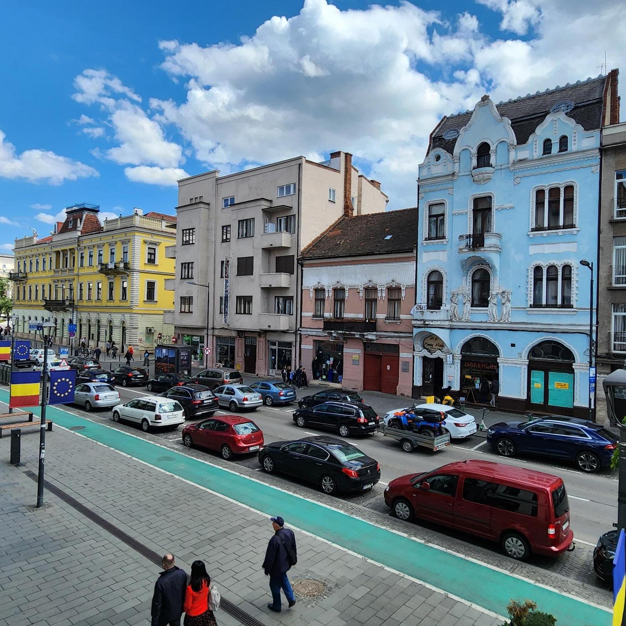 City Center Apartment -M Cluj Napoca Bagian luar foto