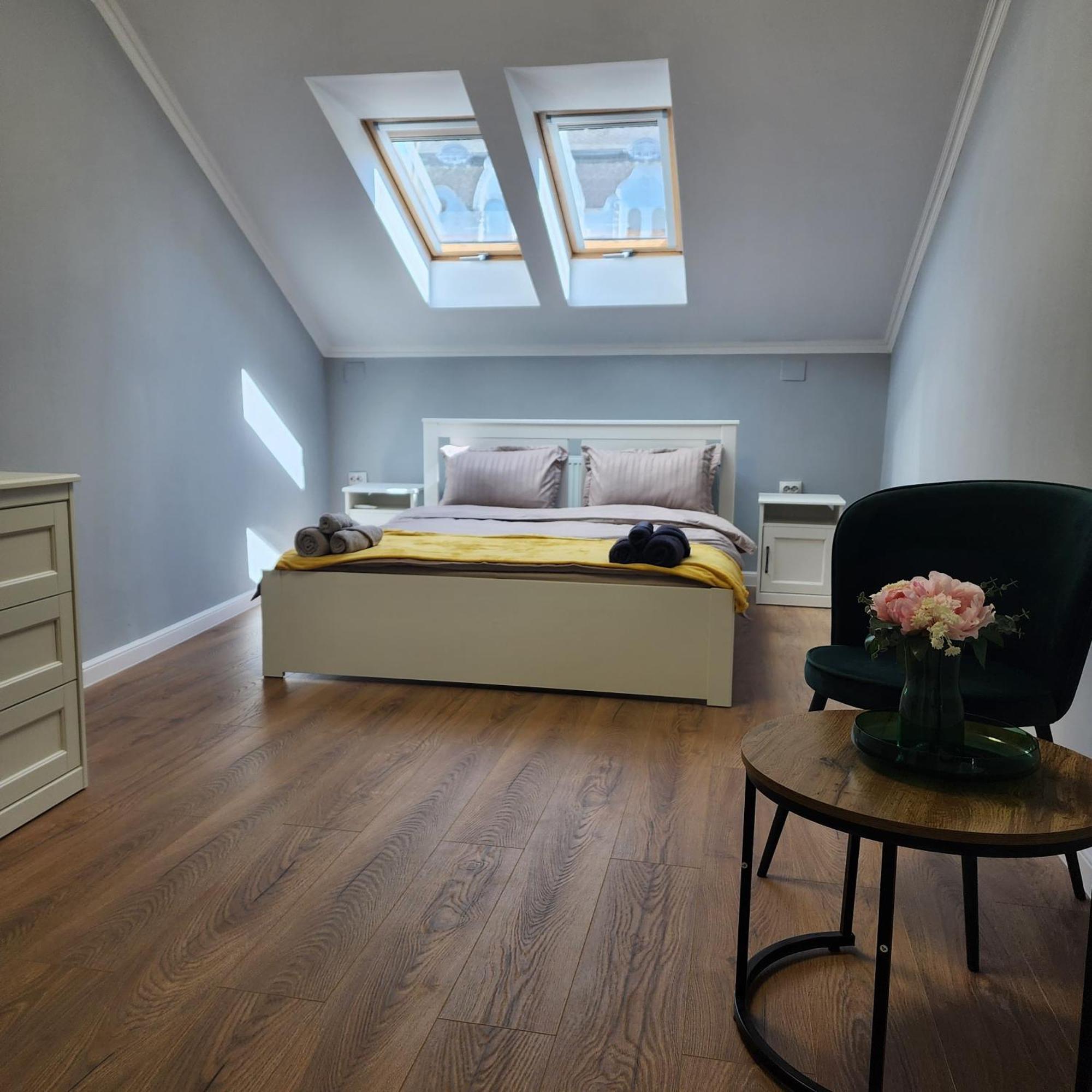 City Center Apartment -M Cluj Napoca Bagian luar foto
