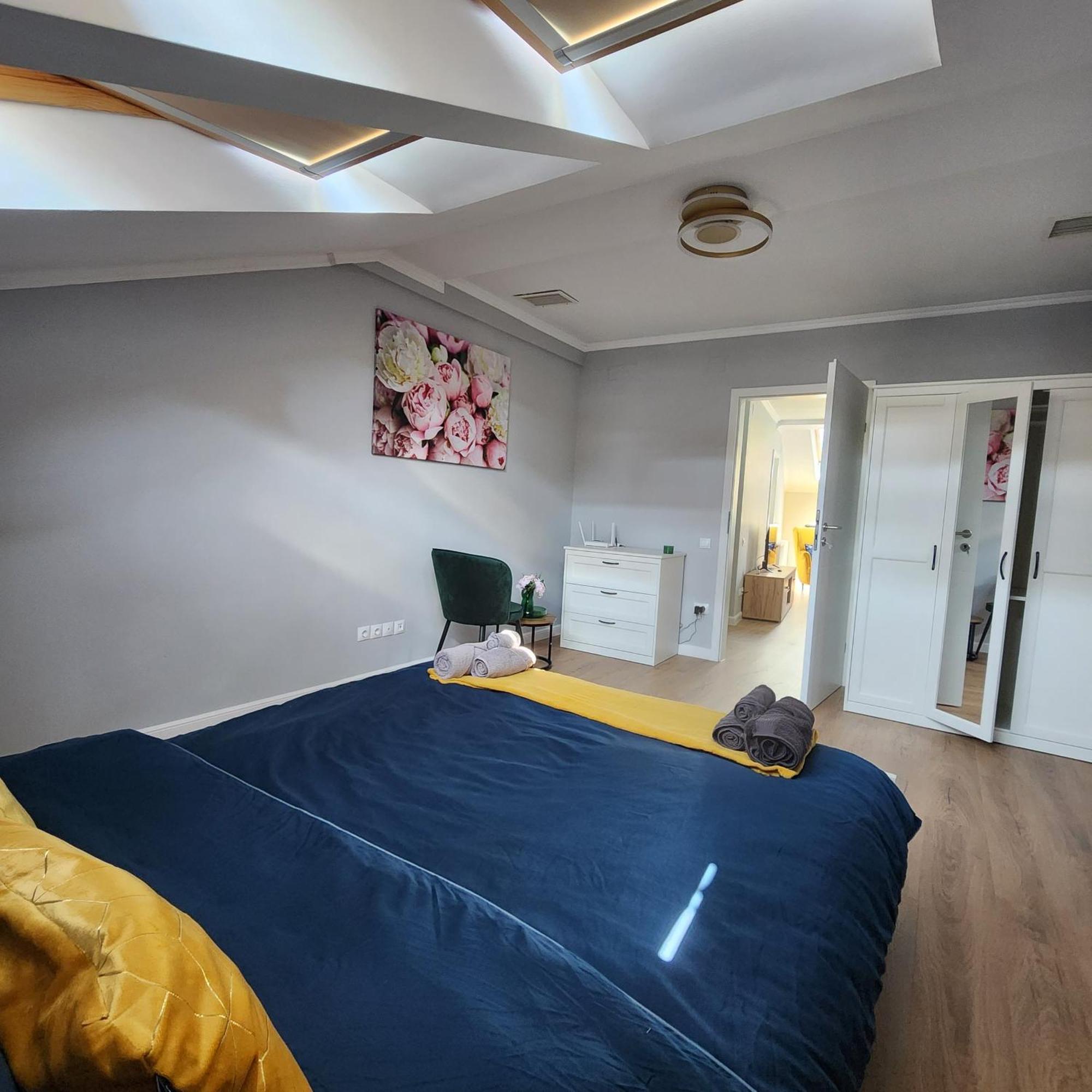 City Center Apartment -M Cluj Napoca Bagian luar foto