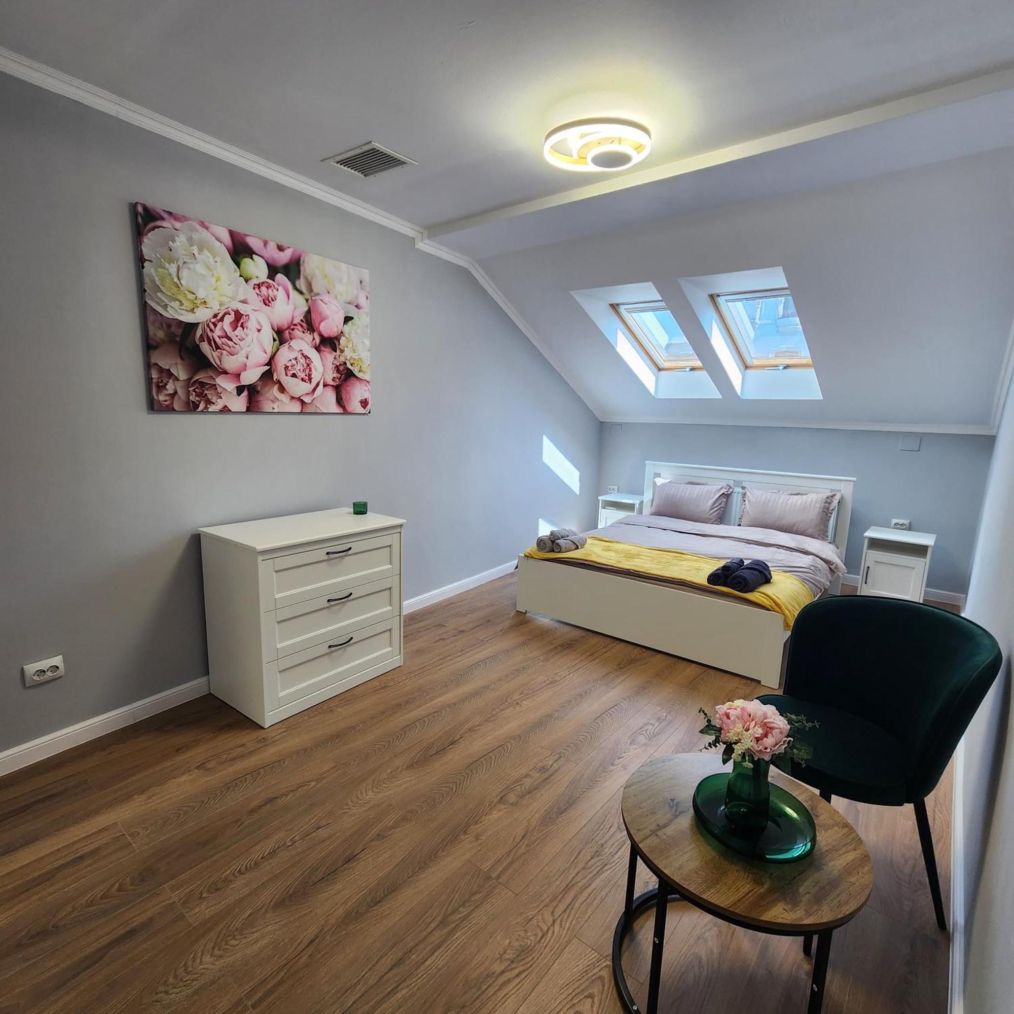 City Center Apartment -M Cluj Napoca Bagian luar foto